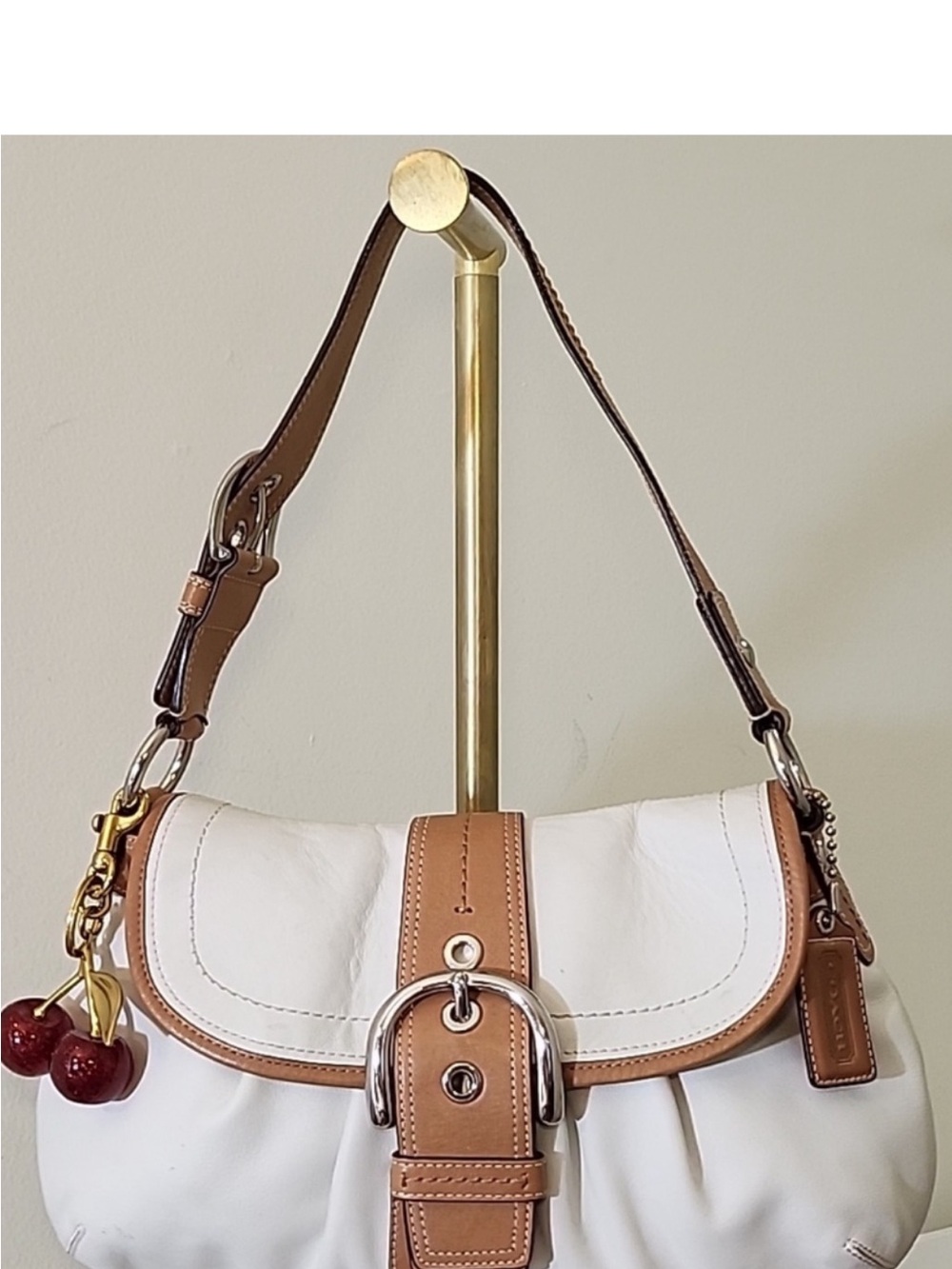 Coach White and Tan Leather Shoulder Bag. Large Soho